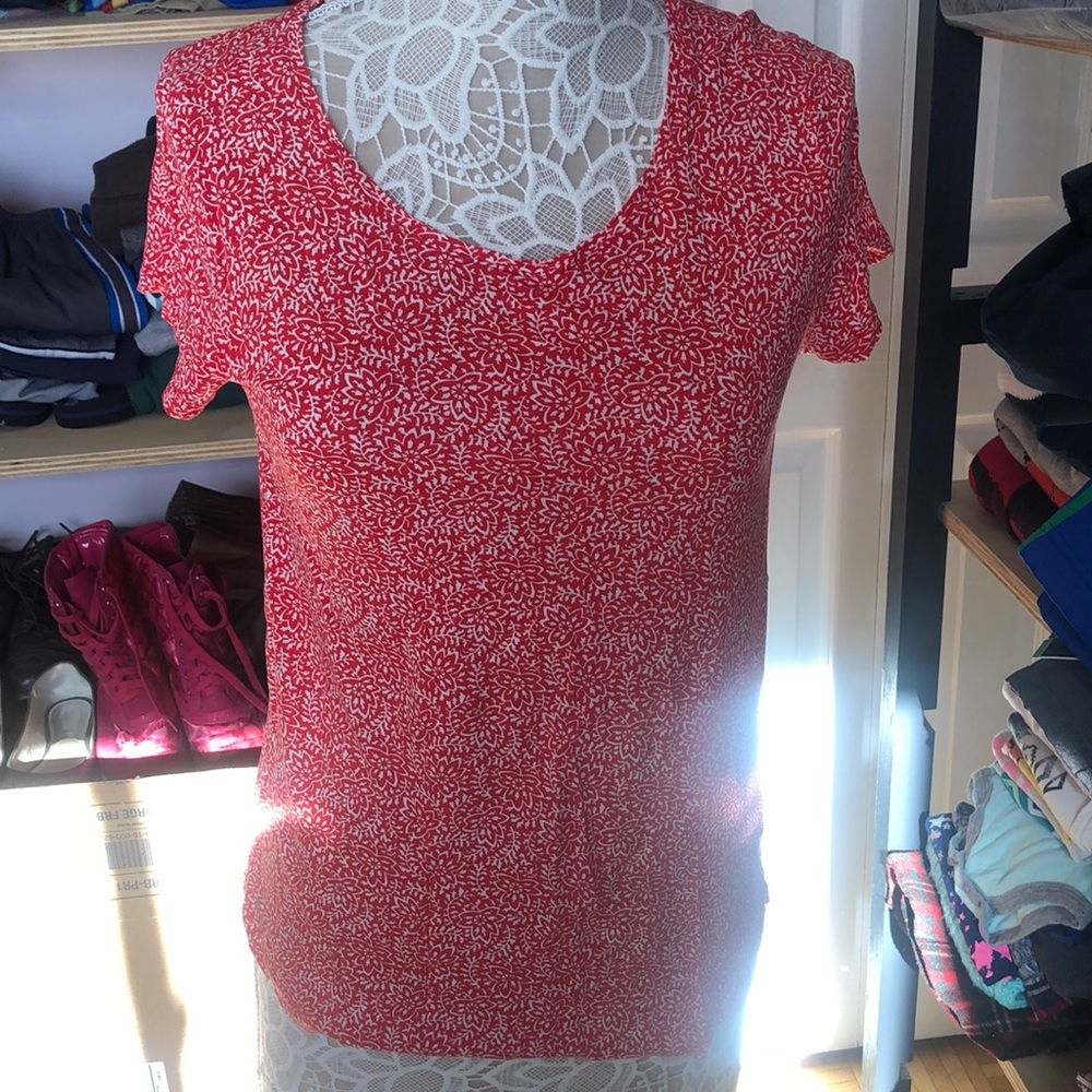 Red flowered shirt - Picture 1 of 7